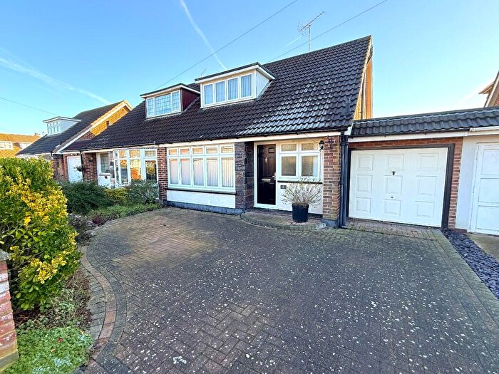 3 Bedroom Semi Detached House For Sale In Branksome Close, Stanford-Le-Hope, Essex, SS17