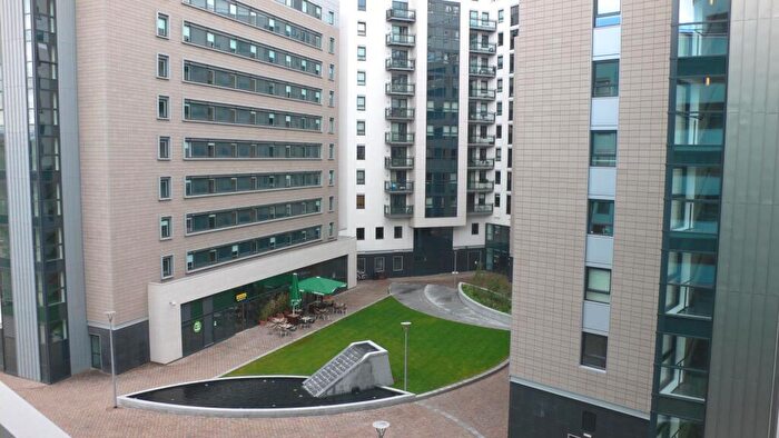 2 Bedroom Apartment To Rent In The Gateway East, Marsh Lane, Leeds, West Yorkshire, LS9