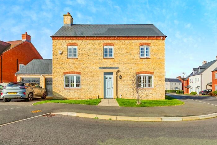 4 Bedroom Detached House For Sale In Meadowsweet Way, Wootton, Northampton, NN4