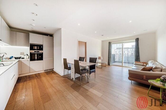 2 Bedroom Flat For Sale In Hale, Ferry Lane, London, N17