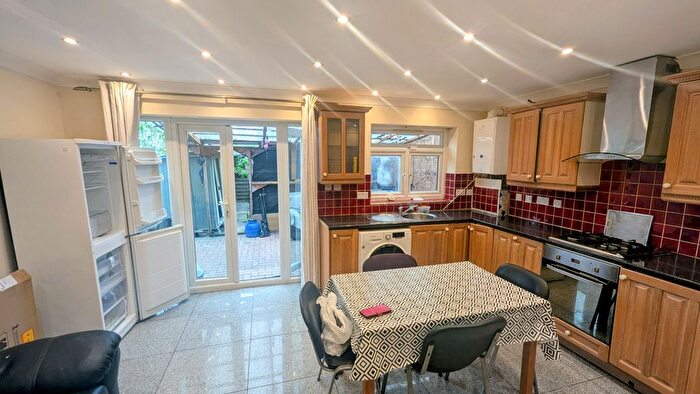 2 Bedroom Flat To Rent In Woodfield Avenue, London, NW9