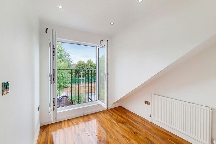 2 Bedroom Flat To Rent In Gordon Road, Carshalton Beeches, Carshalton, SM5