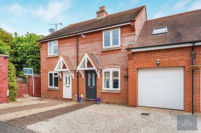 3 Bedroom Terraced House For Sale In Horseshoes Place, Thame, Oxfordshire, OX9