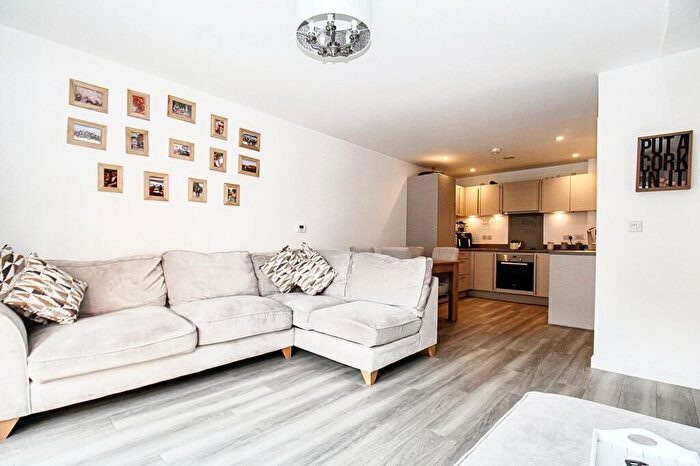 2 Bedroom Flat For Sale In Bellar Gate, Nottingham, NG1
