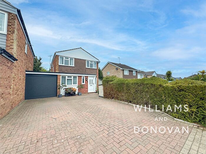 4 Bedroom Link Detached House For Sale In Hillview, Bicknacre, CM3
