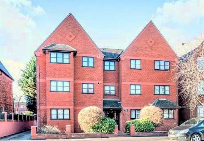 2 Bedroom Flat To Rent In Gerald Court, Hurst Grove, Bedford, MK40