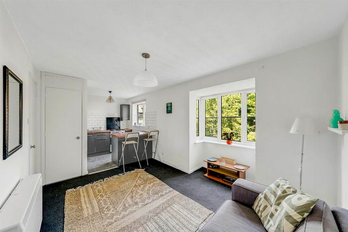 1 Bedroom Flat For Sale In Higham Station Avenue, London, E4