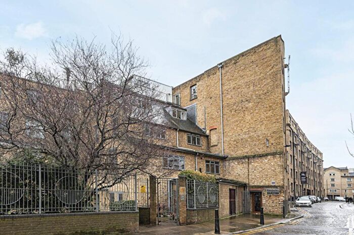 2 Bedroom Flat To Rent In Gowers Walk, , Aldgate, London, E1