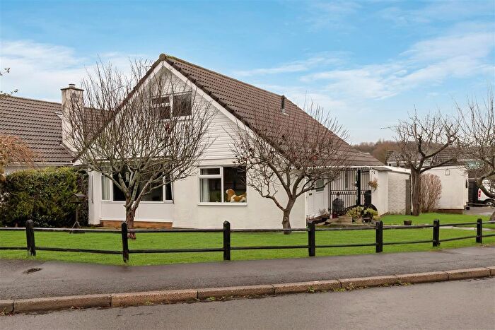 4 Bedroom Link Detached House For Sale In Winchcombe Road, Frampton Cotterell, Bristol, Gloucestershire, BS36