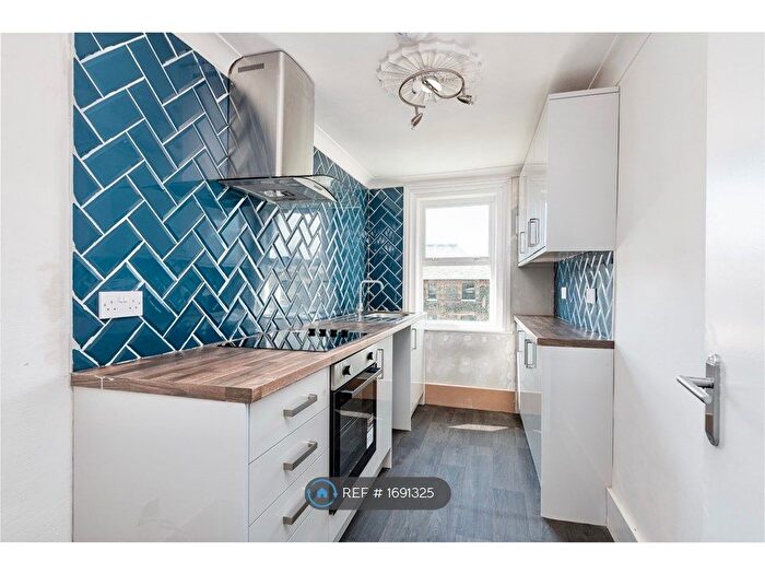 2 Bedroom Flat To Rent In Chandos Square, Broadstairs, CT10