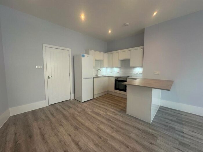 2 Bedroom Flat To Rent In Norwood Road, London, SE27