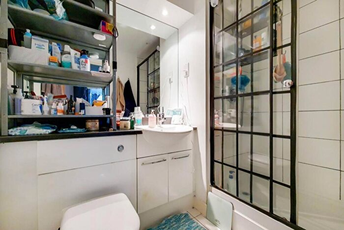 2 Bedroom Flat For Sale In Western Gateway, Royal Docks, London, E16