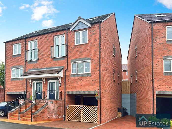 4 Bedroom Semi-detached House For Sale In The Waterway, The Wharf, Nuneaton, CV10