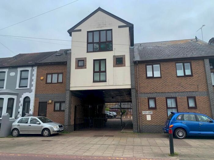 1 Bedroom Flat To Rent In Pollaroad Court, Trafalgar Street, Gillingham, Kent, ME7