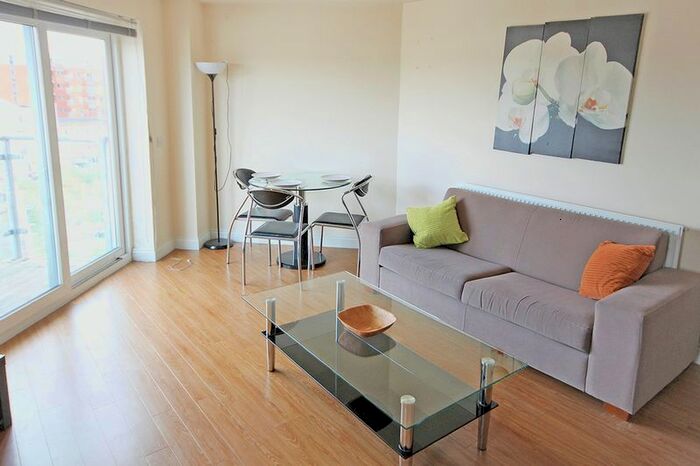 2 Bedroom Flat To Rent In Cypress Point, Leeds City Centre, Leeds, LS2