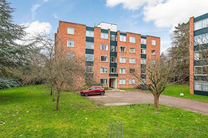 3 Bedroom Apartment For Sale In Marlborough Court, Cambridge, CB3