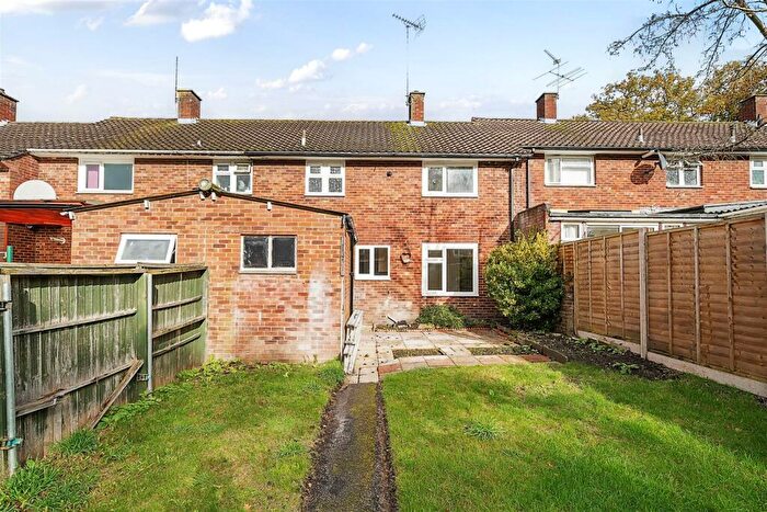 3 Bedroom End Of Terrace House For Sale In Salwey Close Bracknell, Berkshire, RG12