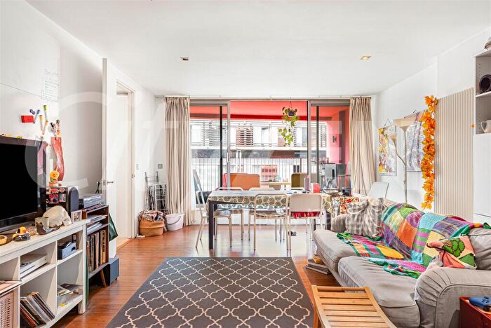 3 Bedroom Flat To Rent In Space Works Building, Plumbers Row, London, E1