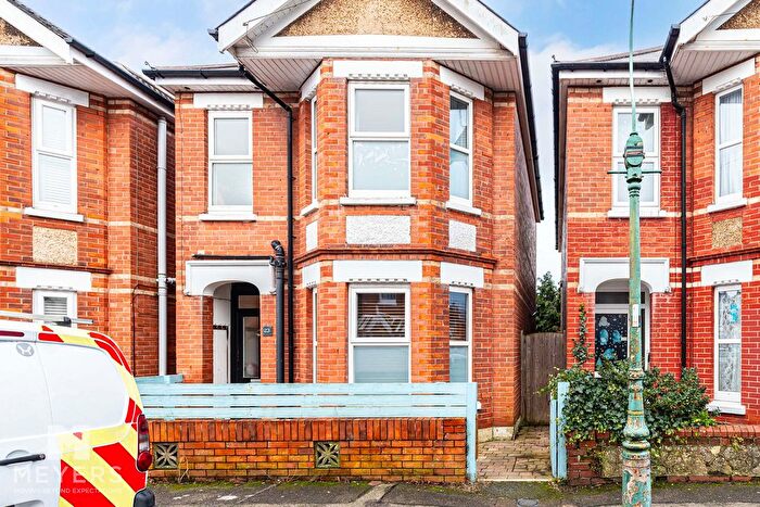 3 Bedroom Detached House For Sale In Scotter Road, Bournemouth, BH7