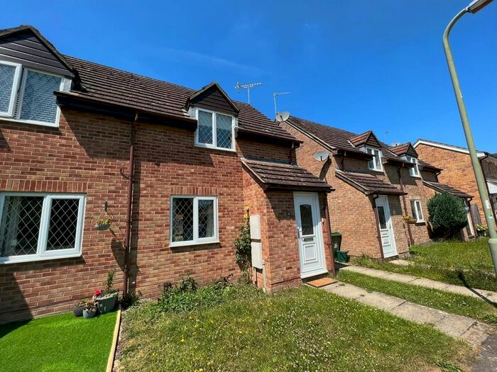 2 Bedroom Semi-Detached House To Rent In Woodley Close, Abingdon, OX14