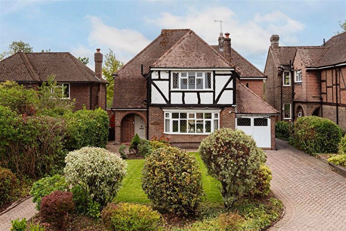 4 Bedroom Detached House For Sale In Bushetts Grove, Merstham, Redhill, RH1