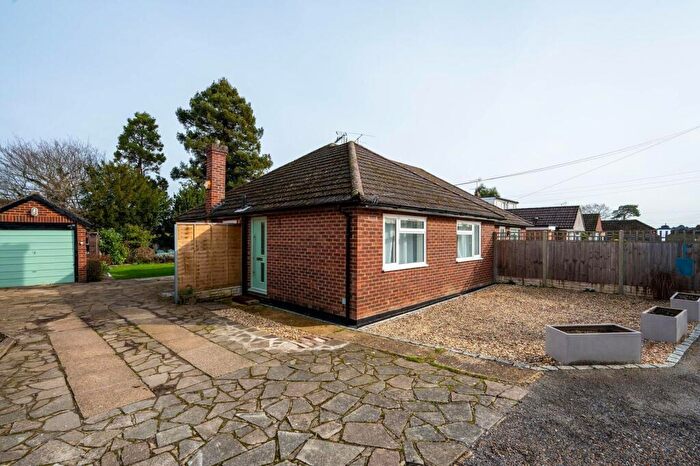 3 Bedroom Bungalow For Sale In Kingfield Gardens, Old Woking, Woking, GU22