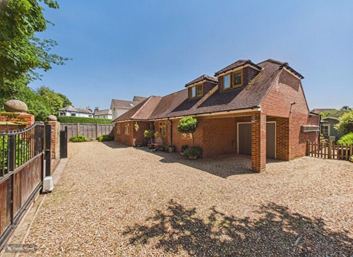 4 Bedroom Detached House For Sale In Camden Place, Bourne End, Buckinghamshire, SL8