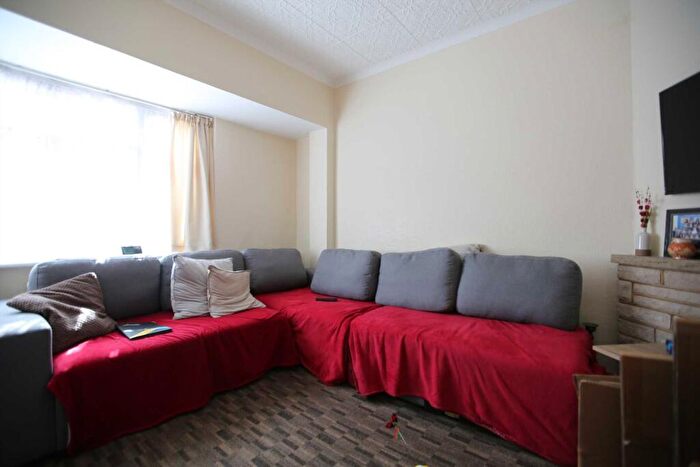 4 Bedroom Terraced House To Rent In Leader Avenue, Manor Park, E12