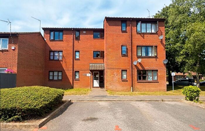 Studio For Sale In Newcourt, Uxbridge, UB8