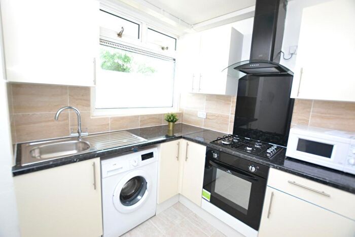 4 Bedroom Flat To Rent In Bigland Street, Shadwell, London, E1