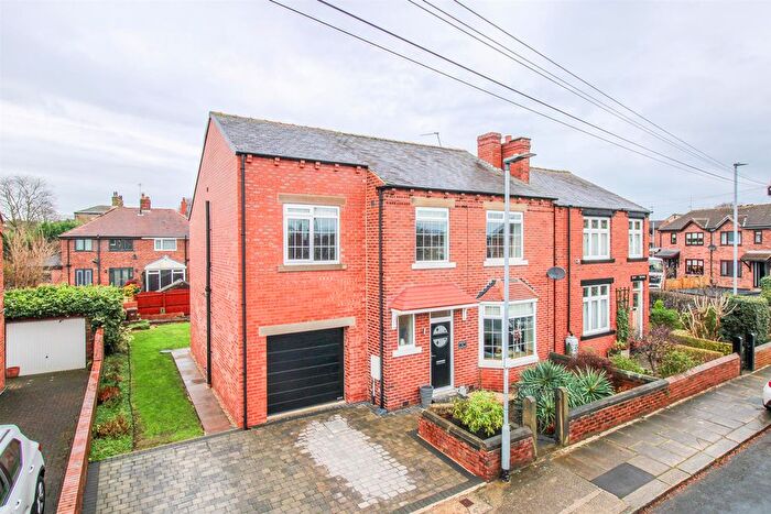 5 Bedroom Detached House For Sale In Sowood View, Ossett, WF5