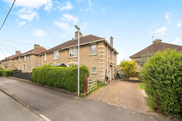 3 Bedroom Semi Detached House For Sale In Leaze Road, Melksham, SN12
