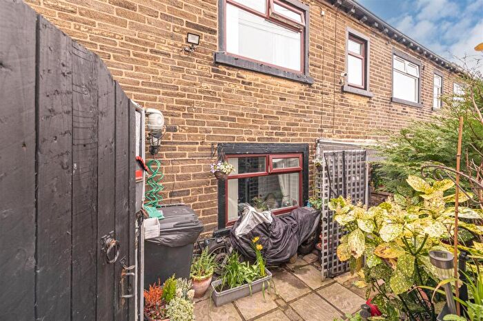 2 Bedroom End Of Terrace House For Sale In Stretchgate Lane, Halifax, HX2