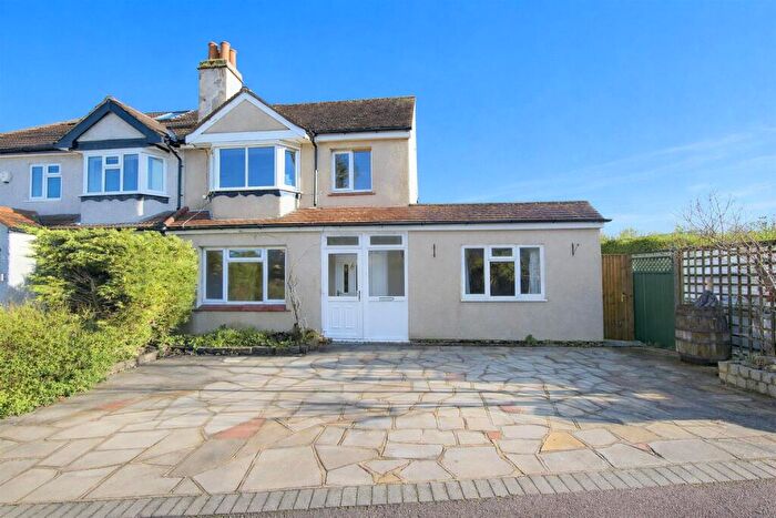 4 Bedroom Semi Detached House For Sale In Oaks Way, Carshalton On The Hill, SM5