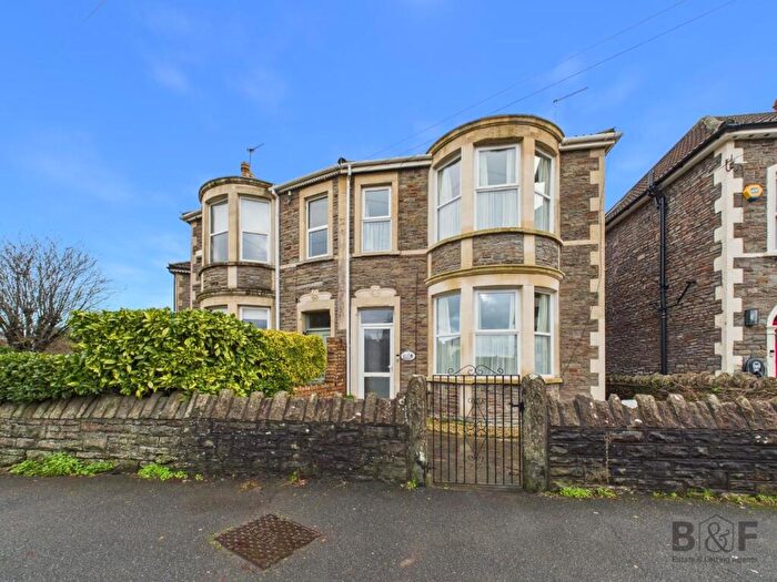 3 Bedroom Semi Detached House For Sale In Buckingham Place Downend, BS16