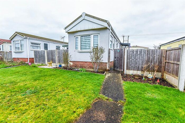 1 Bedroom Park Home For Sale In Berkeley Vale Park, Berkeley, GL13