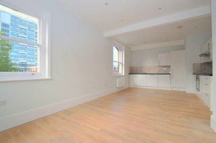 3 Bedroom Flat To Rent In Hackney Road, Bethnal Green, E2