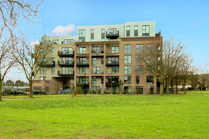 2 Bedroom Flat To Rent In Manor Road, London, W13