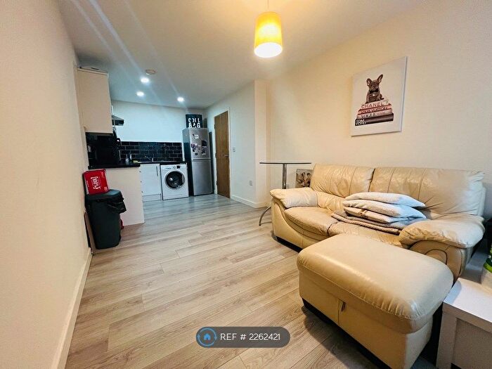 1 Bedroom Flat To Rent In Stone Hall Road, Bradford, BD2