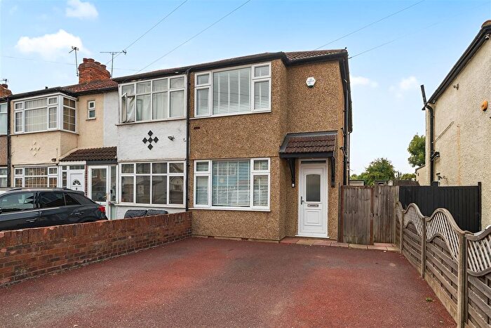 3 Bedroom End Of Terrace House For Sale In Lynhurst Crescent, Hillingdon, UB10