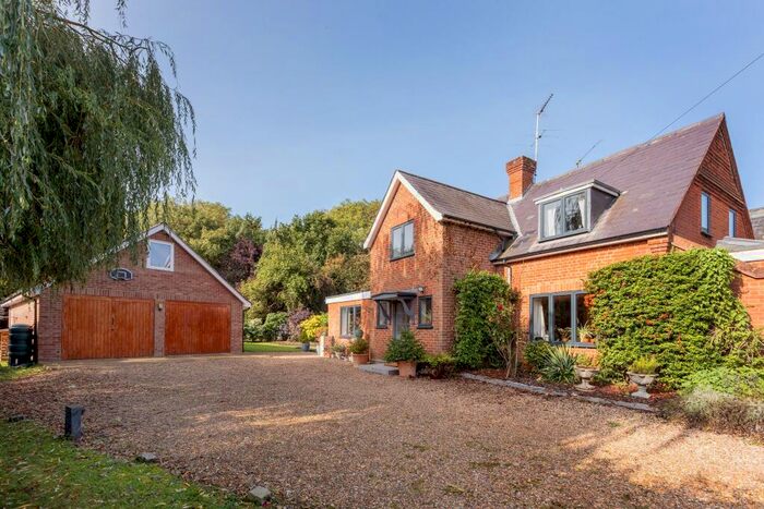 4 Bedroom Semi-Detached House For Sale In Paley Street, Maidenhead, SL6