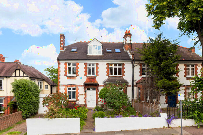 6 Bedroom Semi-Detached House For Sale In Glenluce Road, London, SE3