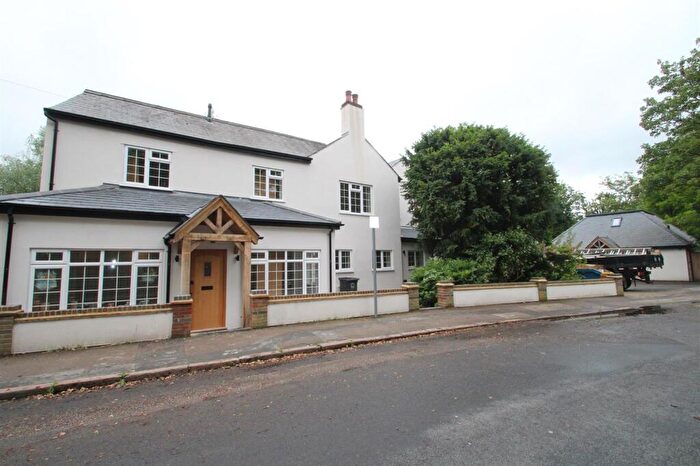 3 Bedroom Property To Rent In Two Waters Road, Hemel Hempstead, HP3