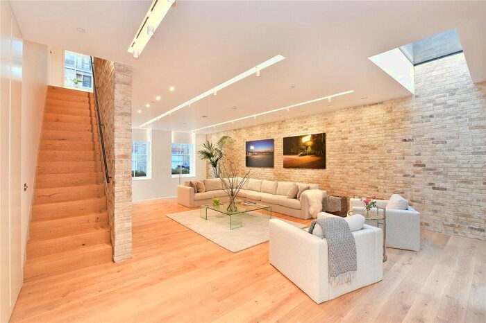 3 Bedroom Mews House To Rent In Bingham Place, Marylebone, London, W1U