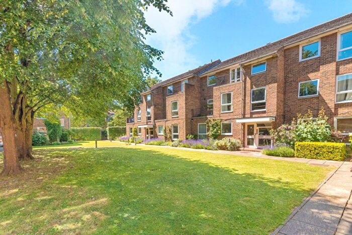 2 Bedroom Flat To Rent In Arragon Road, Twickenham, TW1