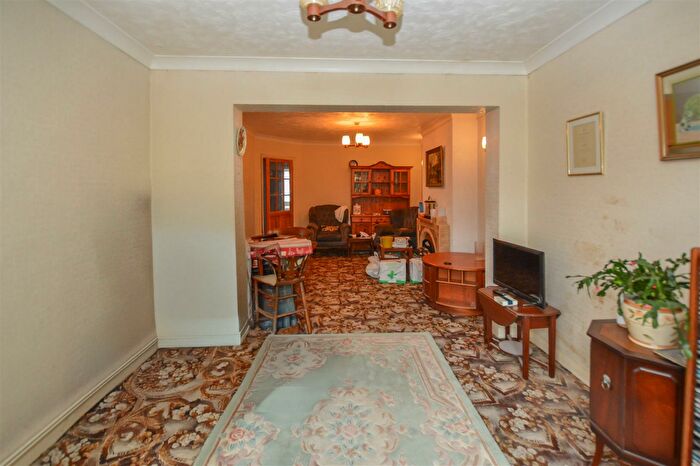 2 Bedroom Bungalow For Sale In Cedar Road, Hutton, Brentwood, CM13