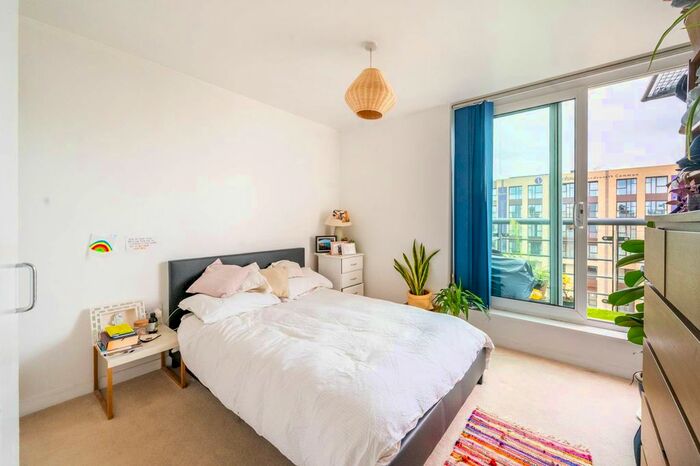 1 Bedroom Flat To Rent In Phoenix Way, Wandsworth Common, London, SW18