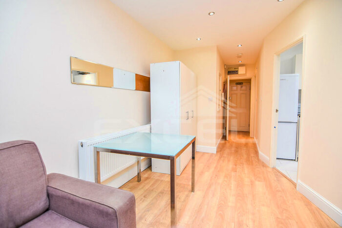 Studio To Rent In A Regents Park Road, London, N3