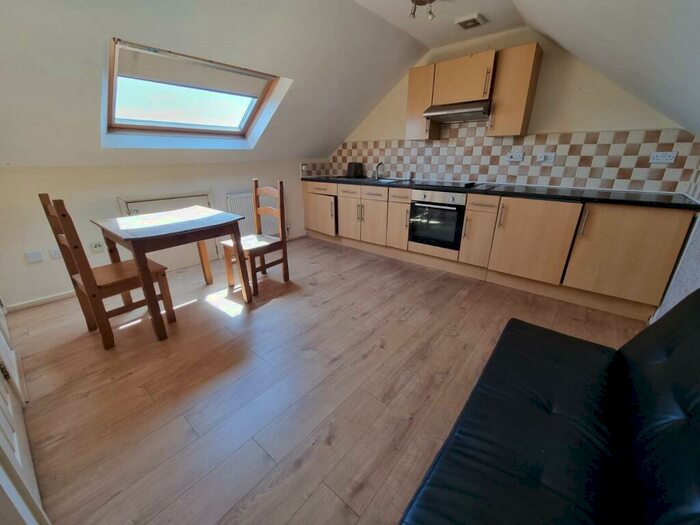 2 Bedroom House To Rent In Penarth Road, Grangetown, Cardiff, CF11