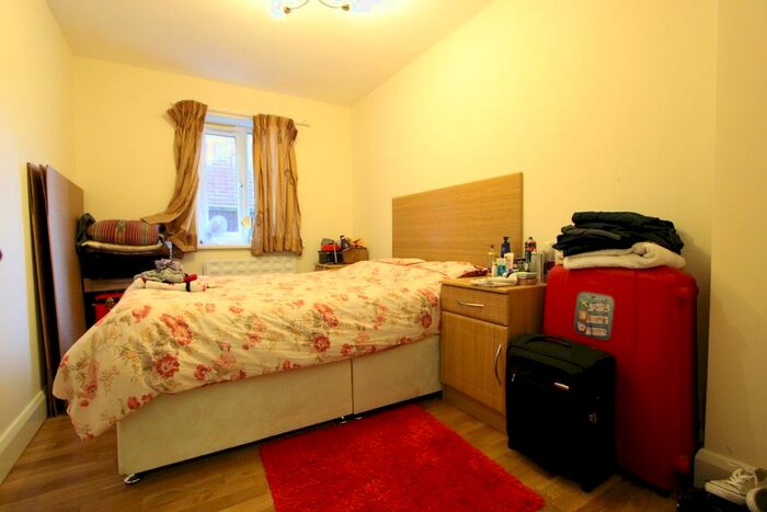 2 Bedroom Flat To Rent In Eaton Road, Sutton, SM2